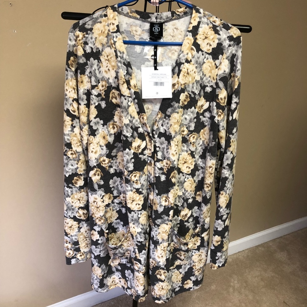 🚫 SOLD 🚫 Spring Cardigan 💐